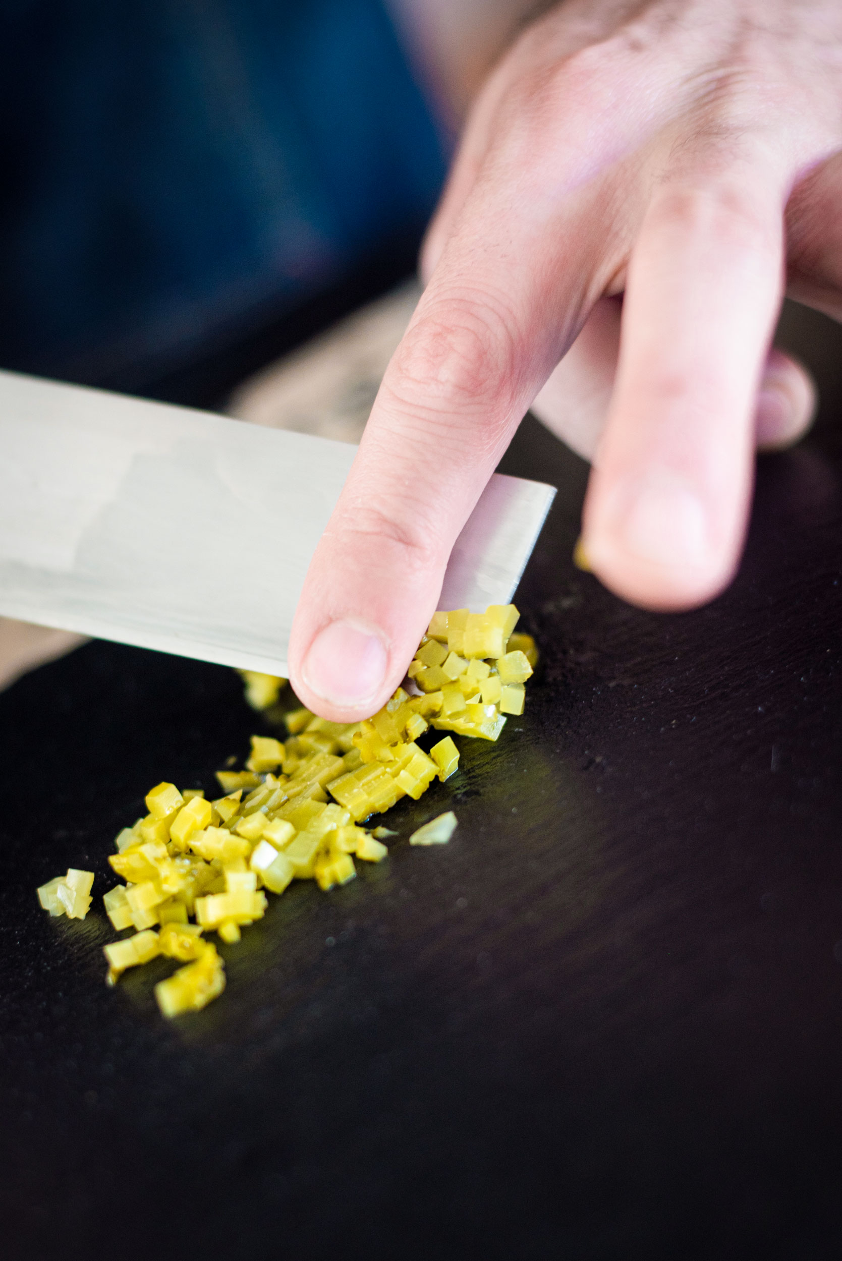 Xef Nomada Julian Mascarell picando pepinillo