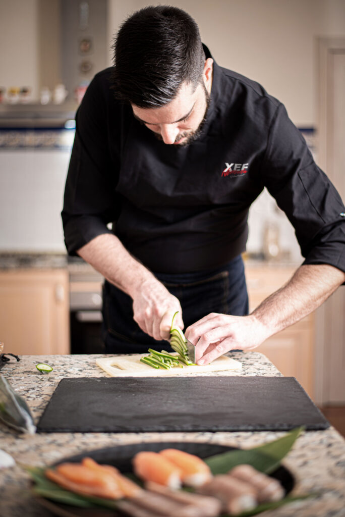 Xef Nomada Julian Mascarell cortando un calabacín